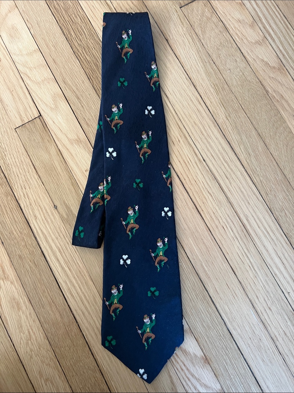 Vintage Cape Cod Men’s Silk Tie Navy Blue With Leprechauns & Shamrocks